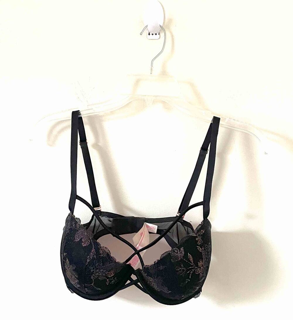 Victoria's Secret Underwire Push up Lace Bra Black Size 32DD